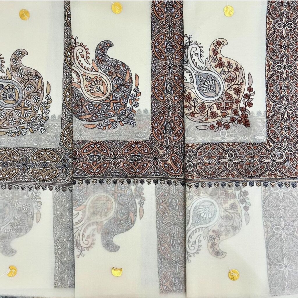 Luxurious Hand-Embroidered Kashmiri Shawl