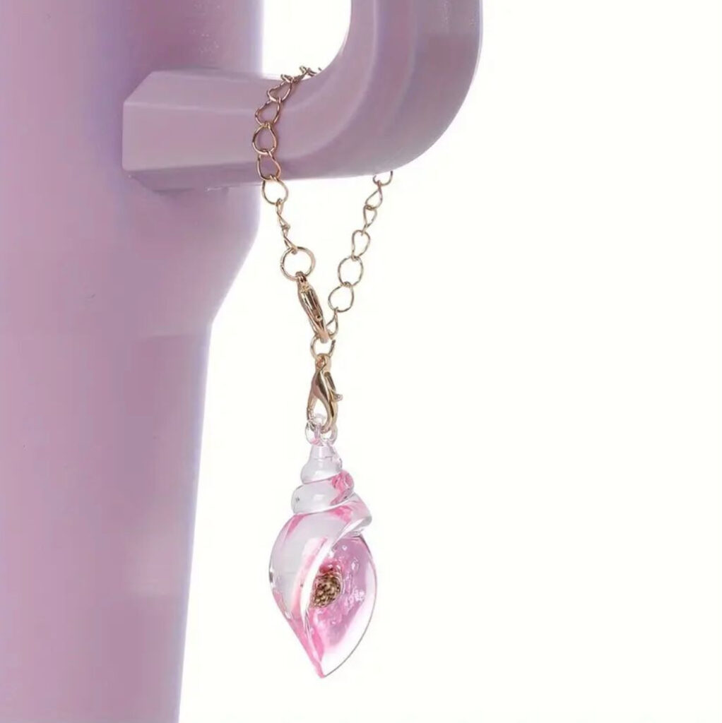 تعليقة المحارة المضيئة لستانلي Stanley Glow in the Dark Conch Charm